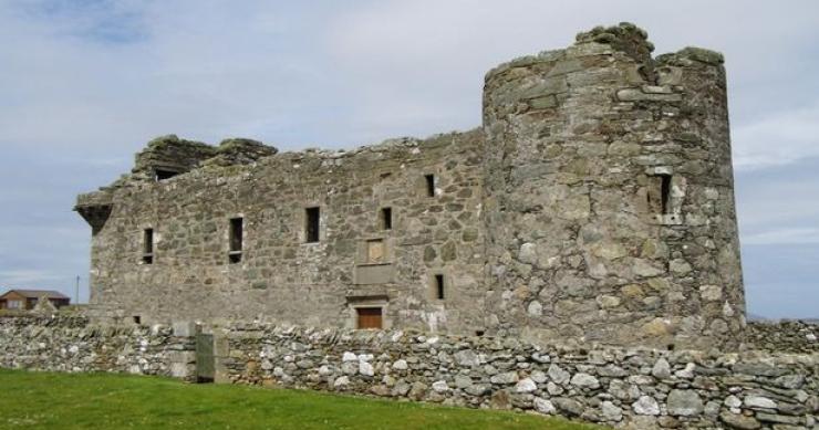 A la venta un castillo en ruinas del siglo XV en Escocia por unos 150.000 euros