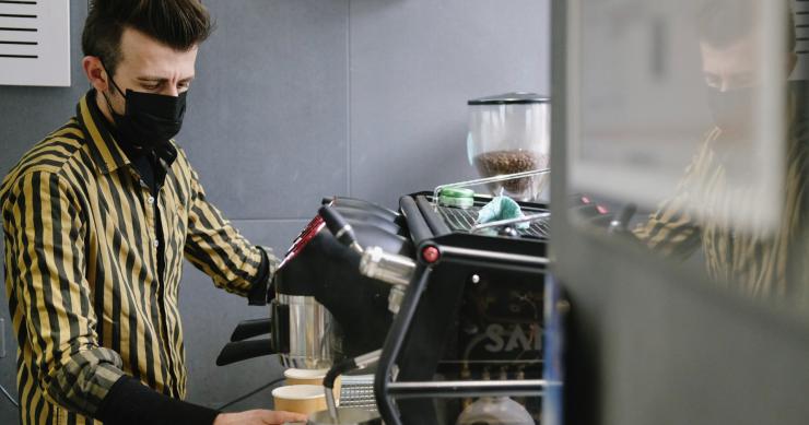 El paro da la sorpresa en marzo y vuelve a quedarse por debajo de los 4 millones