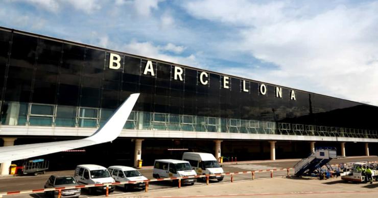 Colau 'bloquea' a Aena y vota en contra de la ampliación del aeropuerto de El Prat en Barcelona