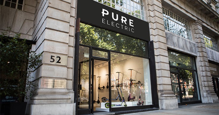 Pure Electric, los patinetes eléctricos de Fernando Alonso, crecen en España con cuatro tiendas