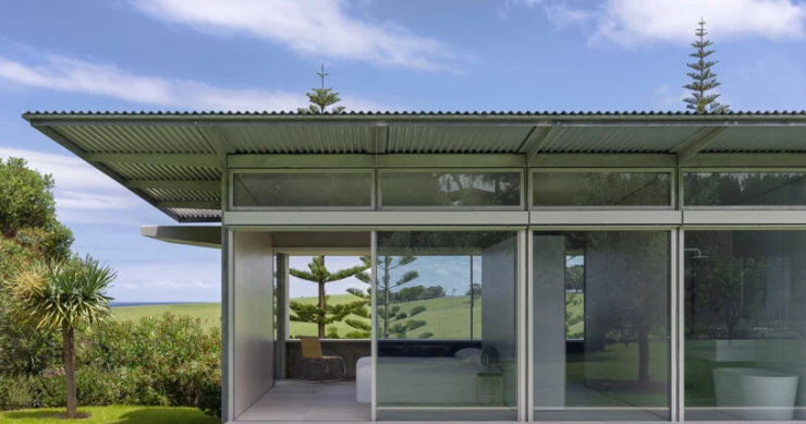 Una casa de acero prefabricado con un espectacular jardín y vistas a la costa de Australia