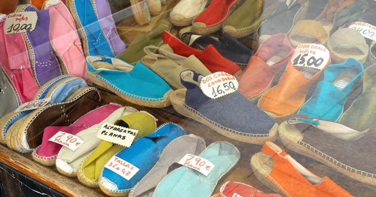Alpargatería Hernanz, el negocio centenario que más sabe de alpargatas en Madrid
