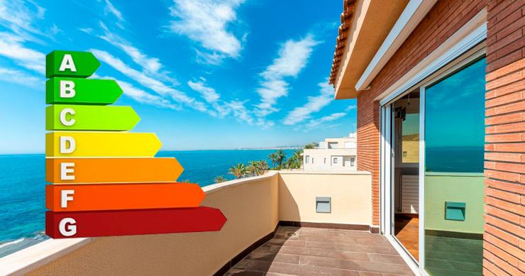 Atención, propietarios: el certificado energético ya es obligatorio para alquilar una casa a turistas y viene con sanciones