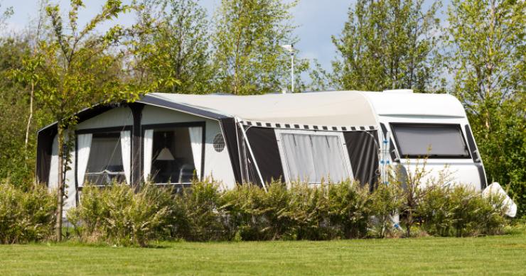 El covid-19 dispara el interés por teletrabajar en un camping, pero sólo el 10% tiene wifi