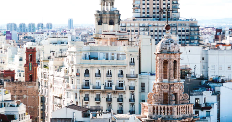Valencia compra dos viviendas por un euro cada una y las suma a su parque de vivienda social