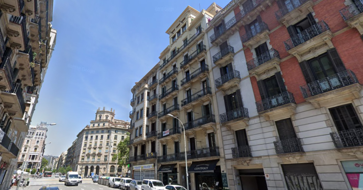 Colau invierte 22 millones para sumar 67 viviendas al parque público de Barcelona