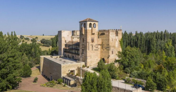 A la venta este espectacular castillo gótico-mudéjar totalmente reformado en Segovia