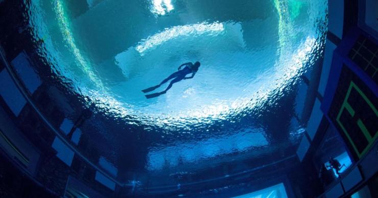La piscina más profunda del mundo está en Dubái