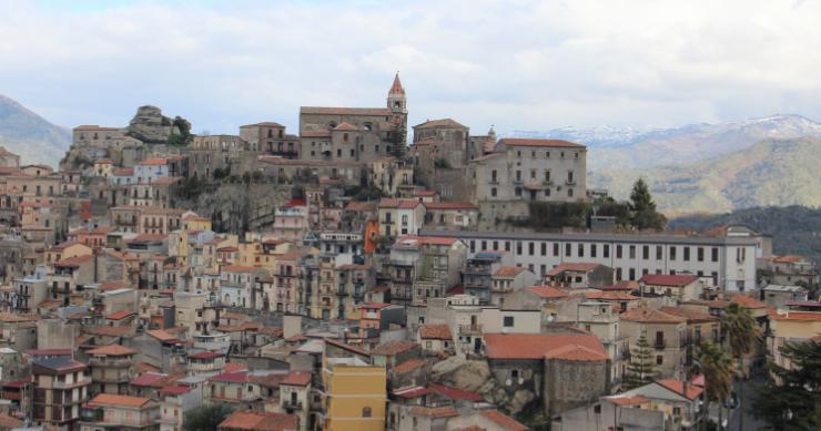 Sube el número de casas a la venta por solo 1 euro cerca de la costa italiana