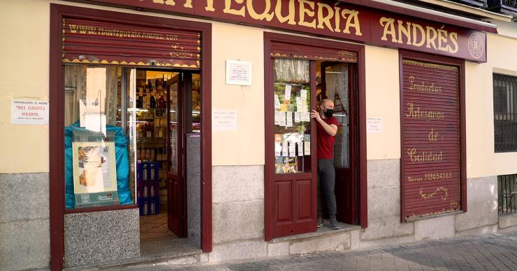 Mantequería Andrés, el ultramarinos con más solera de Madrid y que sobrevive al covid 