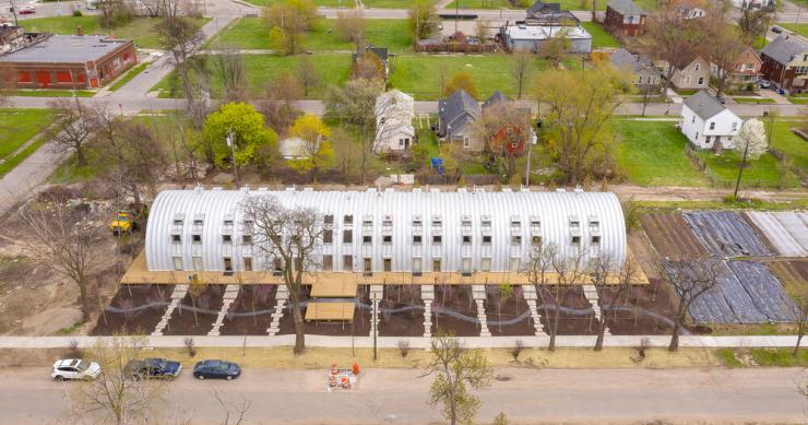 Este proyecto de casas prefabricadas de alquiler ha revitalizado un céntrico barrio de Detroit