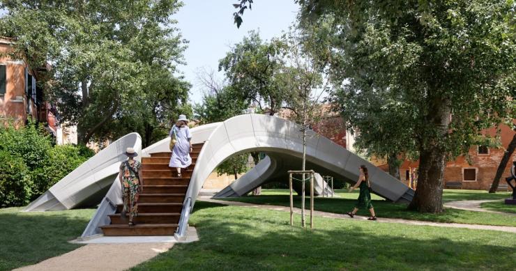 Este puente de hormigón impreso en 3D se mantiene en pie sin ningún tipo de refuerzo