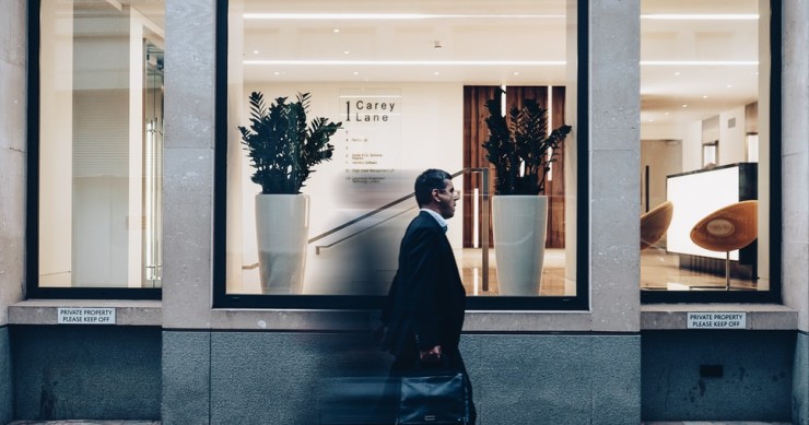 Los activos de uso terciario pierden valor, pero la recuperación del consumo será su ‘salvavidas’