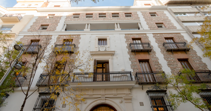 Se venden pisos y áticos de súper lujo en el edificio donde vivió Valle-Inclán en Madrid