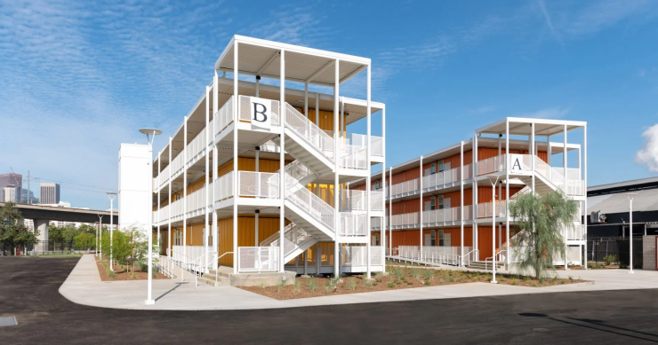 Estas casas prefabricadas ofrecen una alternativa habitacional a personas sin hogar en Los Ángeles