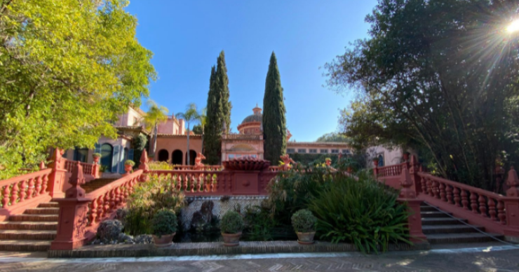 En venta un palacio con increíbles jardines premiados y vistas al mar en Sotogrande