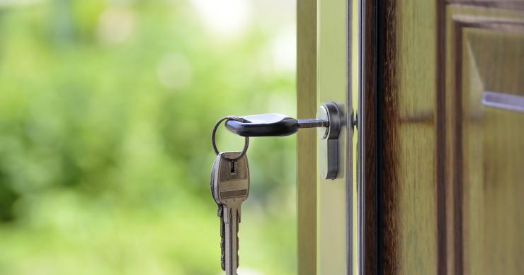 Daños permanentes y continuados en una vivienda: en qué se diferencian y qué plazo hay para reclamar
