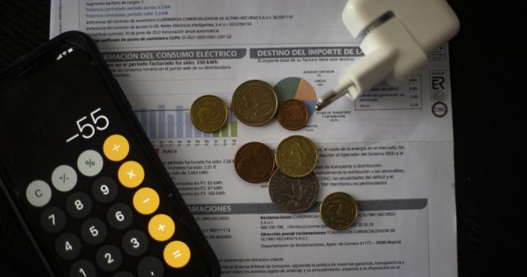 La OCU advierte que el recibo medio de la luz de octubre superará los 100 euros