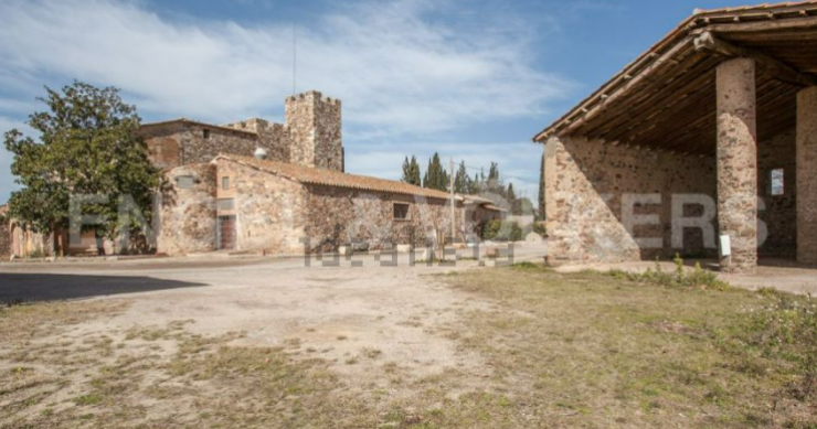 En venta un castillo fortificado del S.XII con campos de golf cerca de Barcelona por 5 millones
