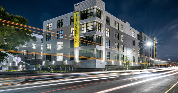 Así es el edificio modular más grande de Boston: tiene lofts, comercios y zona de restauración