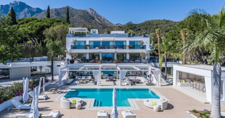 Fachada da Villa Serenity, em Marbella