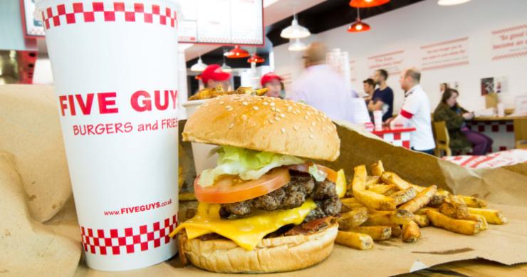 El ‘family office’ de los fundadores de Caprabo alquila a Five Guys un local en Paseo de Gracia