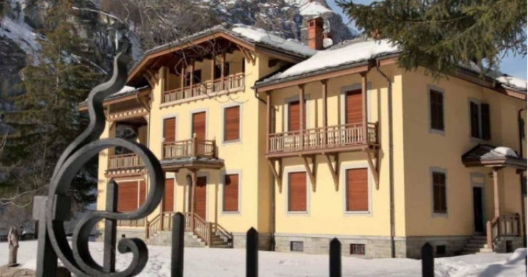 La villa de la película "House of Gucci" está a la venta en idealista por 990.000 euros
