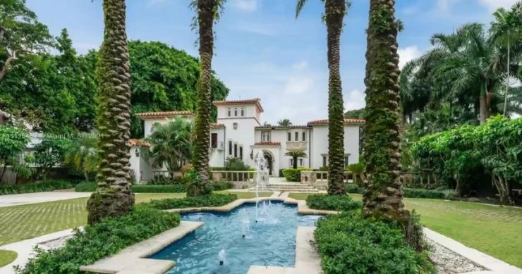 La historia que los medios internacionales publicaron y era falsa: un perro que vendía una mansión