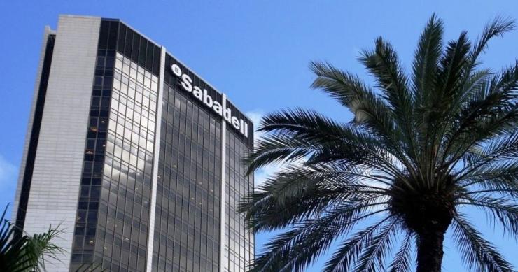 Banco Sabadell saca al mercado su sede corporativa en Barcelona por más de 100 millones