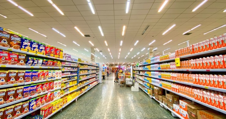 Los ‘supers’ copan el 44% del total de la inversión en retail en los últimos 18 meses, según JLL