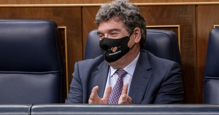 El ministro de Inclusión, Seguridad Social y Migraciones, José Luis Escrivá, en una sesión en el Congreso