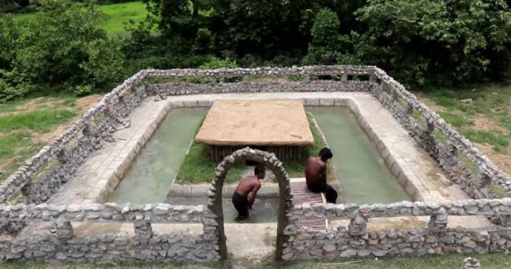 Construyen esta casa secreta bajo tierra y rodeada de una piscina en la selva