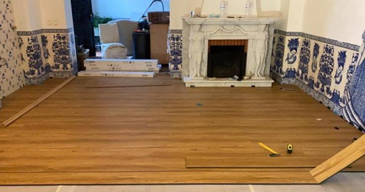 Cómo instalar suelos vinílicos para renovar tu casa de forma económica
