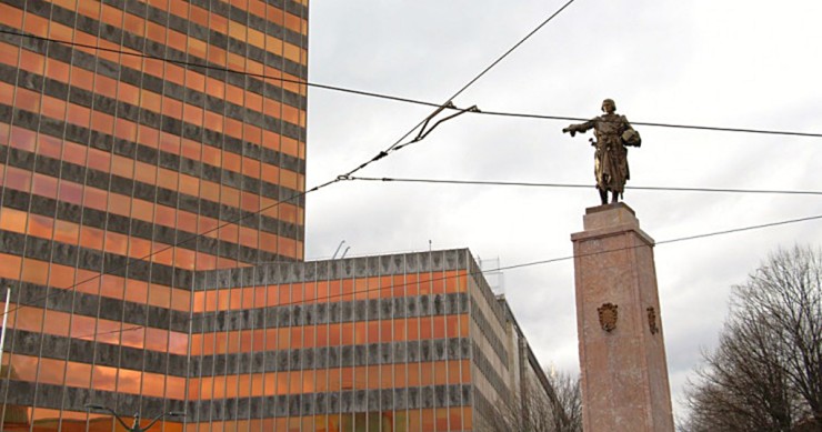 Torre Bizkaia ist eines der bekanntesten Gebäude in Bilbao