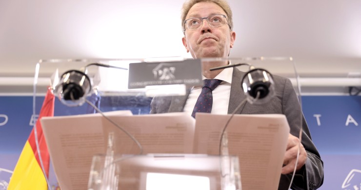 El portavoz del PDeCAT en el Congreso, Ferran Bel, interviene en una rueda de prensa en el Congreso 