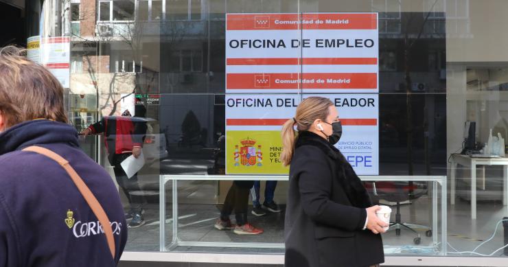 El paro baja en 11.394 personas en su mejor febrero desde 2015, con récord de contratos fijos