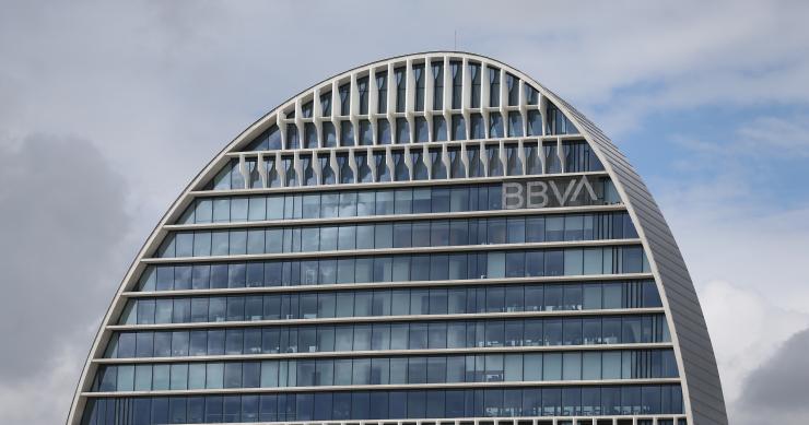 Archivo - Edificio de la sede de BBVA en Madrid, conocido como ‘La Vela’, a 22 de abril de 2021, en Madrid (España).