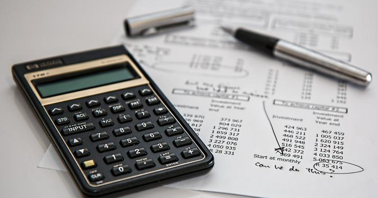 Los contribuyentes pueden obtener deducciones en el IRPF en base al reglamento estatal y autonómico.