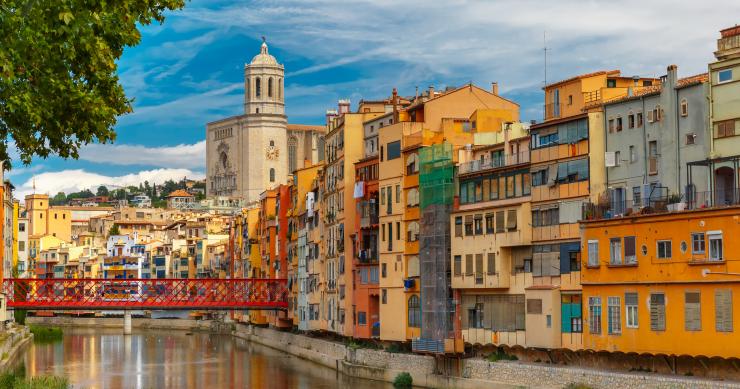 Maisons colorées de Gérone depuis la rivière Onyar