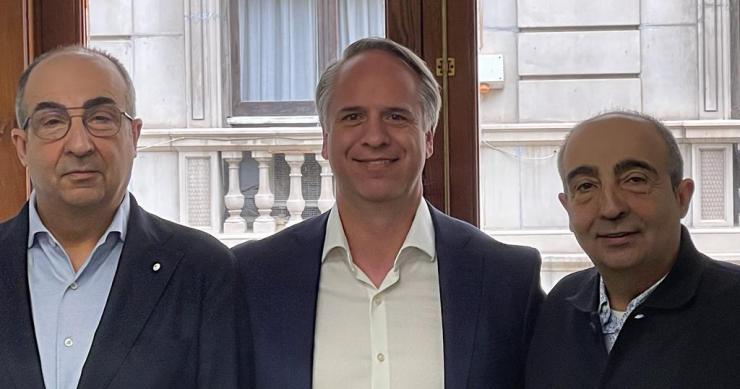 BMI compra ChovA para ser líder en el  mercado de cubierta plana en España