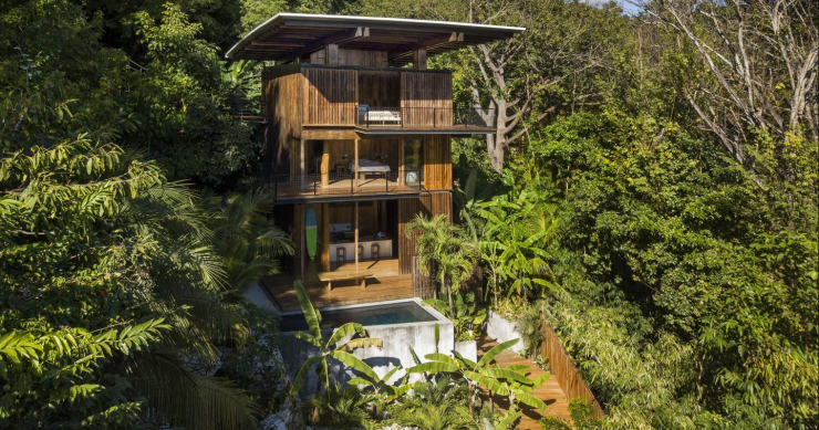 Una increíble cabaña passivhaus construida con madera del "árbol de la lluvia"