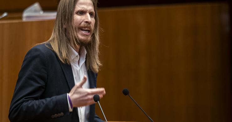 Podemos pide rebajar la luz a más familias
