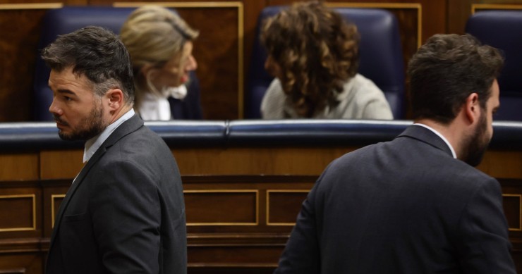 La vicepresidenta segunda y ministra de Trabajo, Yolanda Díaz, y la ministra de Hacienda, María Jesús Montero, en el Congreso