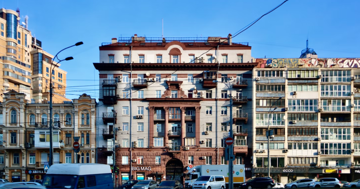 Un banco ucraniano busca casa para 300 empleados en Valencia 