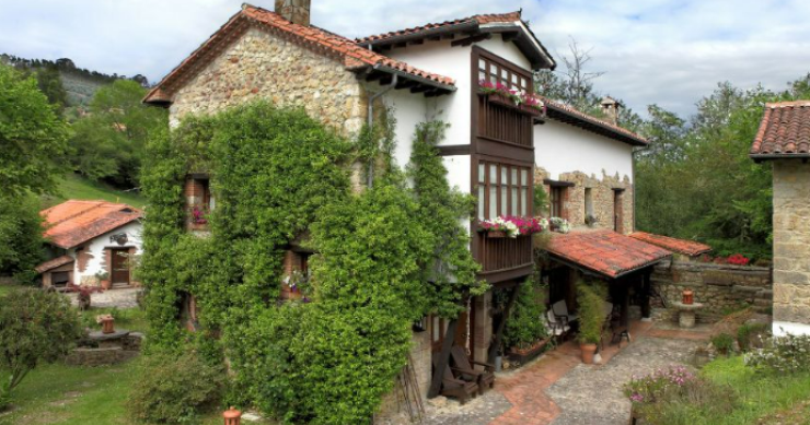 Se vende un hotel rural de cuento al lado de una playa asturiana por 799.000 euros