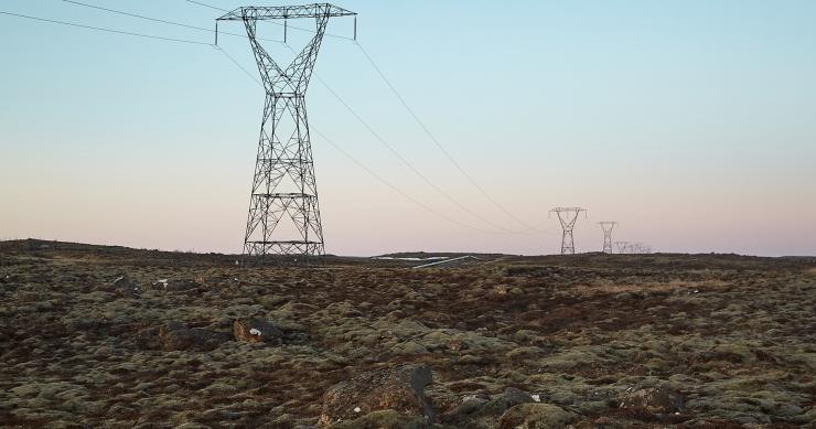 Por qué cuesta tan cara la luz