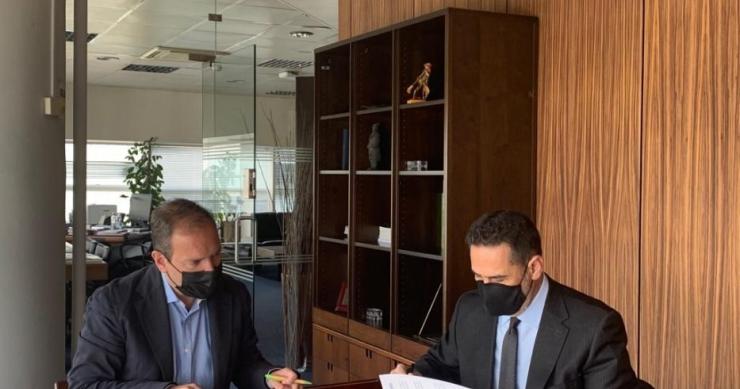 El delegado del Área de Desarrollo Urbano del Ayuntamiento de Madrid, Mariano Fuentes, y Juan Antonio Gómez-Pintado (Asprima)