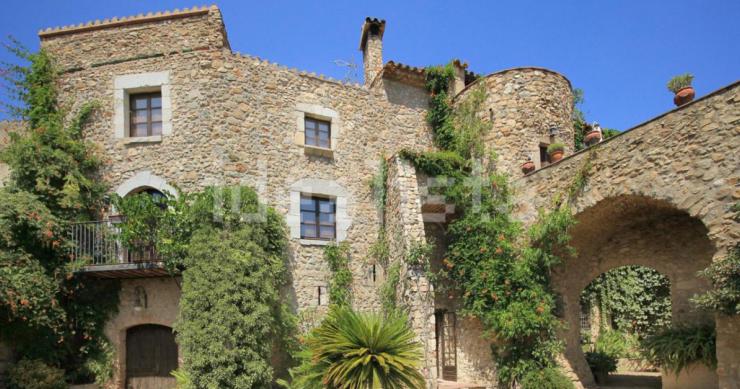A la venta un castillo fortificado del s. XVII y restaurado en Empordà por casi 1,3 millones