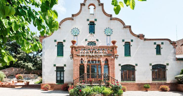 Esta masía al más puro estilo Gaudí en Barcelona está a la venta por 7 millones