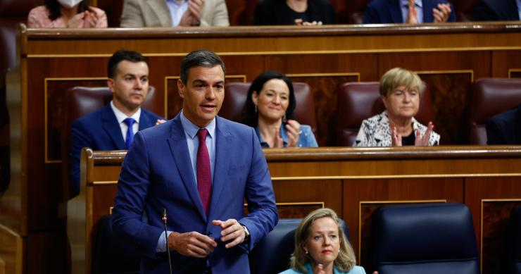 Sánchez adelanta la gran medida del Consejo del sábado: rebajará el IVA de la luz al 5%